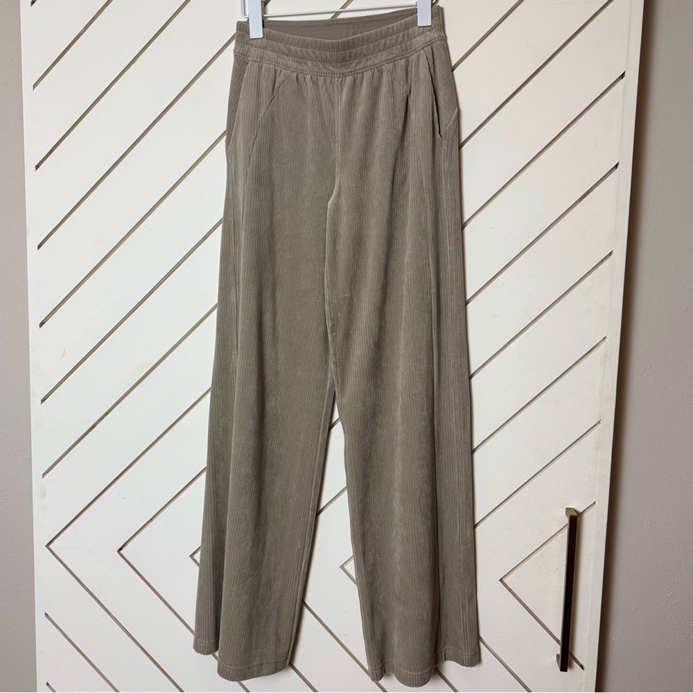 Lululemon | Mid-Rise Wide-Leg Pant Velvet Cord | Warm Ash Gray | Size 4 - Picture 5 of 13